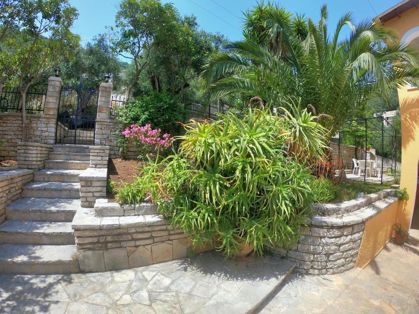 Silent Bay Apartments Katávolos 외부 사진